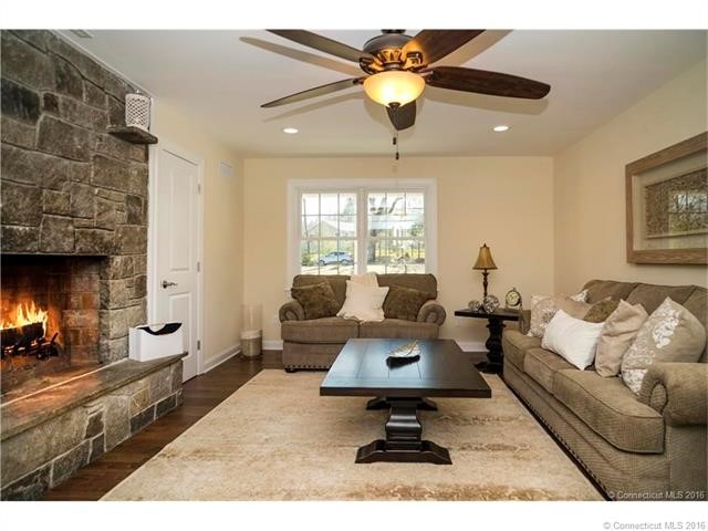 1River Edge Rd, Old Saybrook, CT 06475