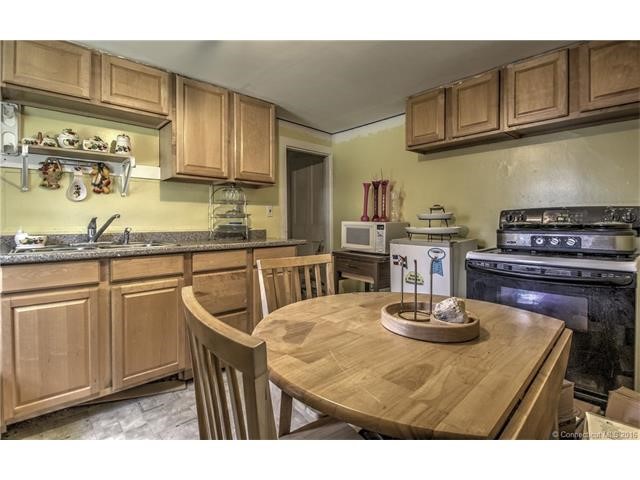 471Orange Center Rd, Orange, CT 06477
