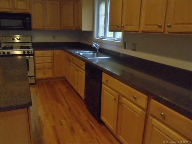 318Peck Ln #1, Orange, CT 06477