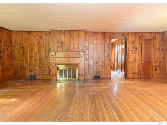 411 Oxford Road, Oxford, CT 06478