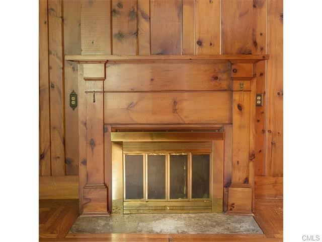 411 Oxford Road, Oxford, CT 06478