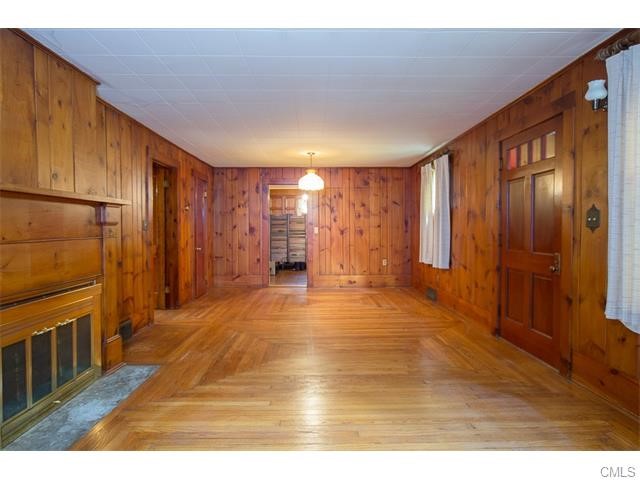 411 Oxford Road, Oxford, CT 06478