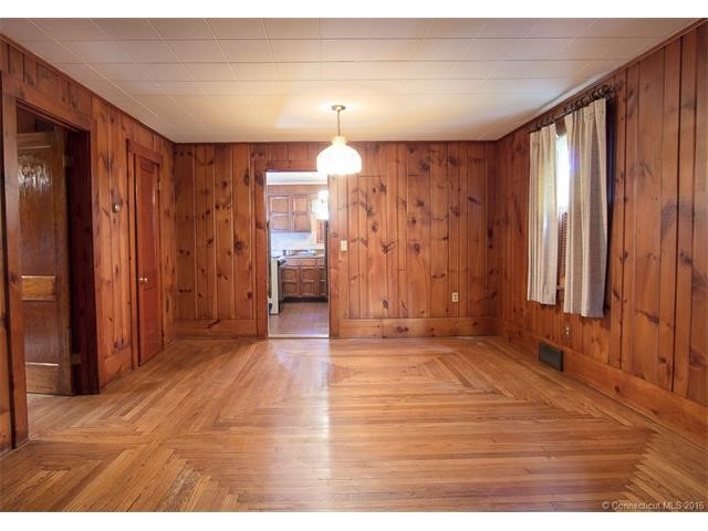 411Oxford Rd, Oxford, CT 06478