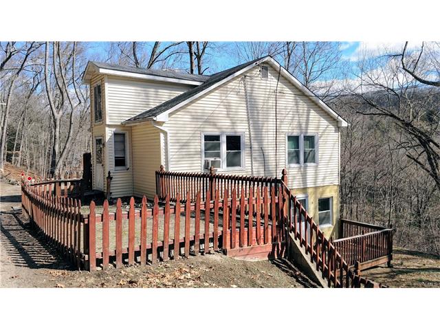 25 B Little Punkup Road, Oxford, CT 06478