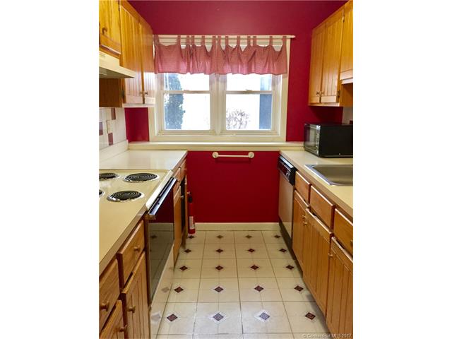 40 Cornerstone Ct, Southington, CT 06479