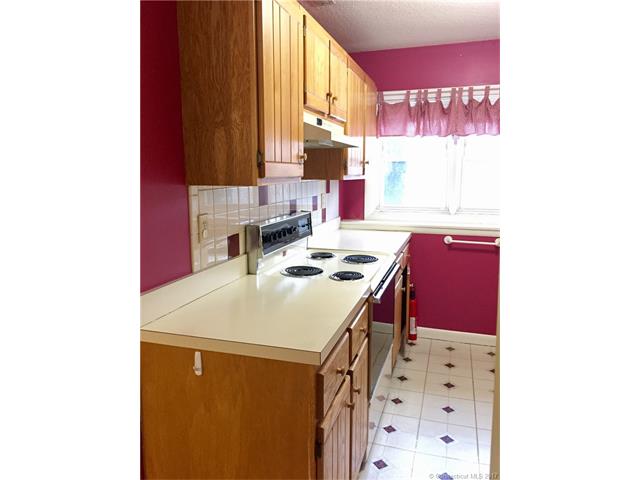 40 Cornerstone Ct, Southington, CT 06479