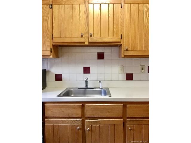 40 Cornerstone Ct, Southington, CT 06479