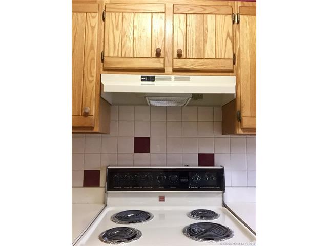 40 Cornerstone Ct, Southington, CT 06479