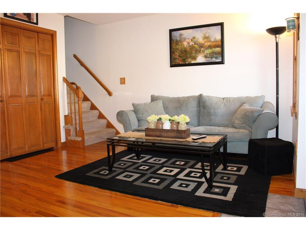 176 Atwater St #4, Southington, CT 06479