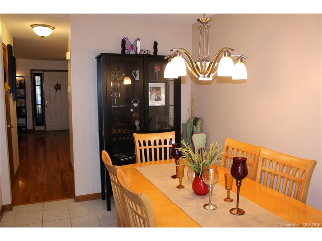 176 Atwater St #4, Southington, CT 06479