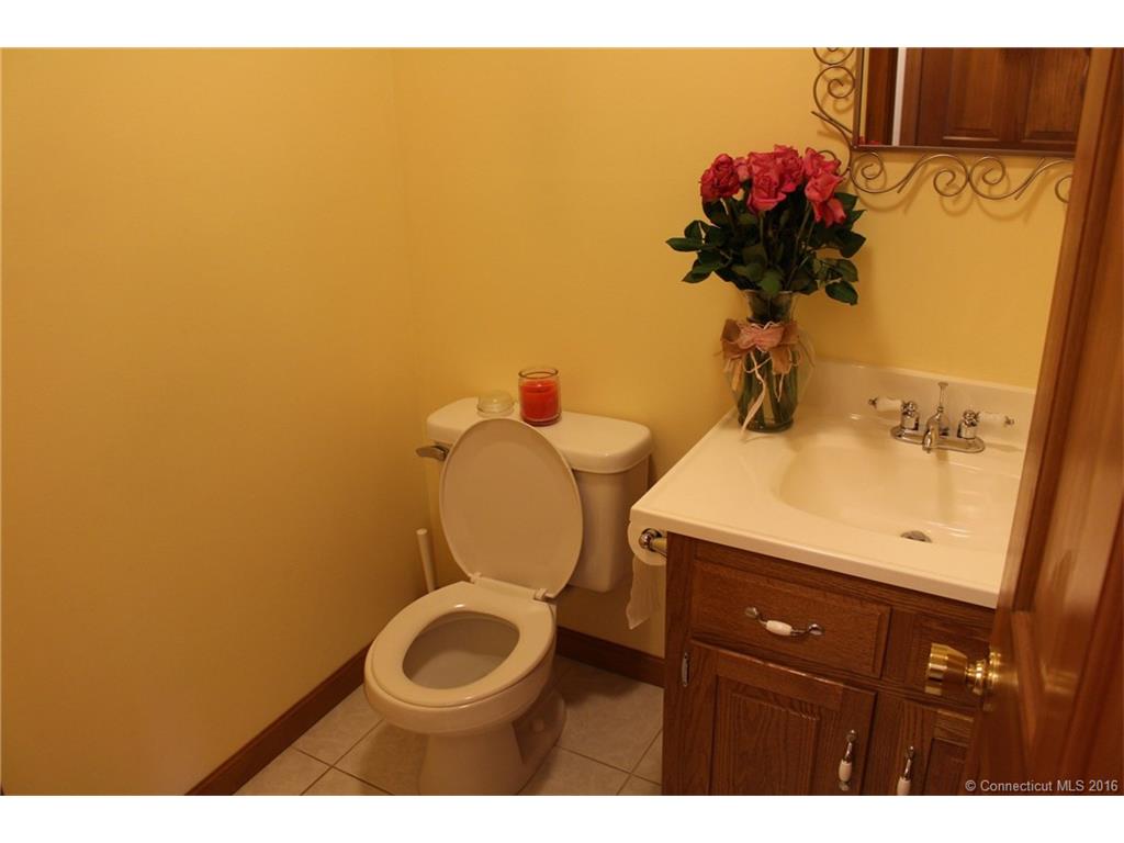 176 Atwater St #4, Southington, CT 06479