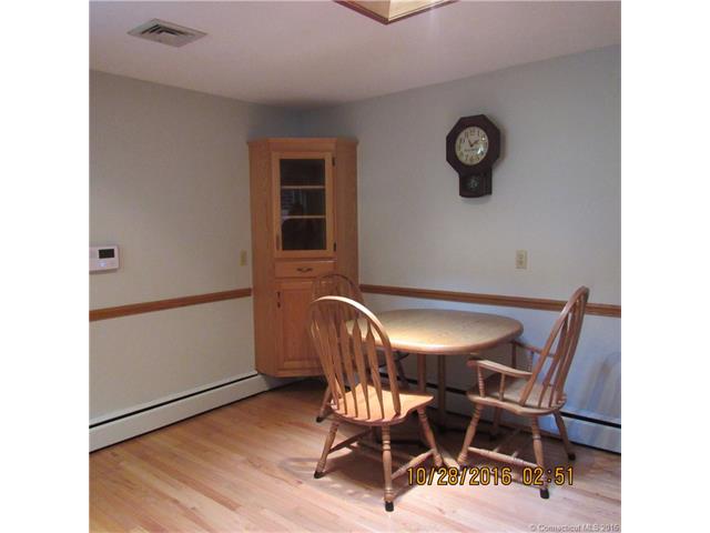 7 Elm St, Southington, CT 06479