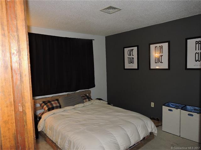 150Burritt St #6J, Southington, CT 06479