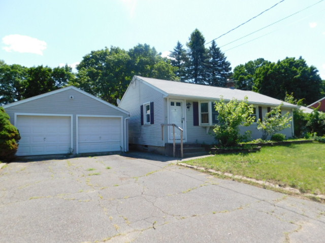 75 Robindale DrPlantsville, CT, 06479Hartford County