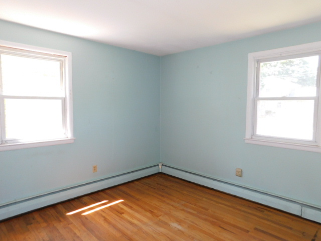 75 Robindale DrPlantsville, CT, 06479Hartford County
