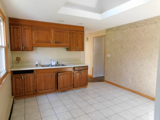 75 Robindale DrPlantsville, CT, 06479Hartford County