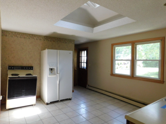 75 Robindale DrPlantsville, CT, 06479Hartford County