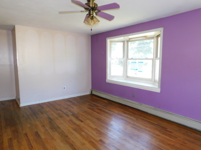 75 Robindale DrPlantsville, CT, 06479Hartford County