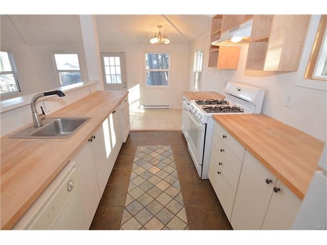 7 Oak Trail, Newtown, CT 06482