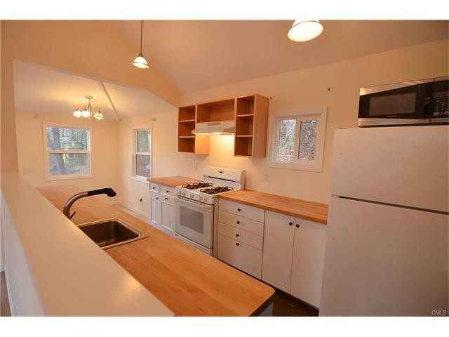 7 Oak Trail, Newtown, CT 06482