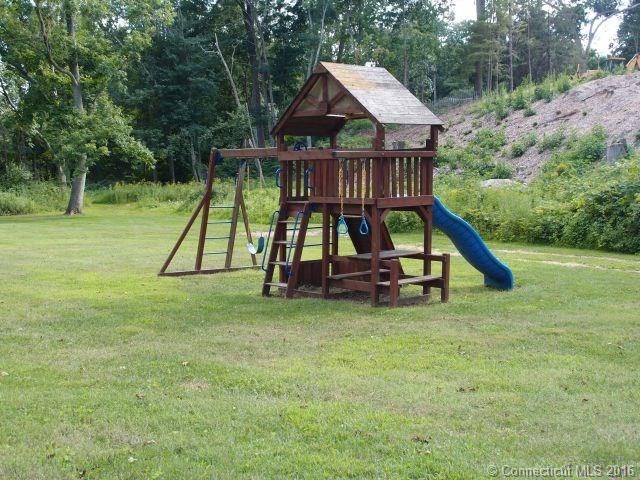8Shady Rest Blvd, Newtown, CT 06482