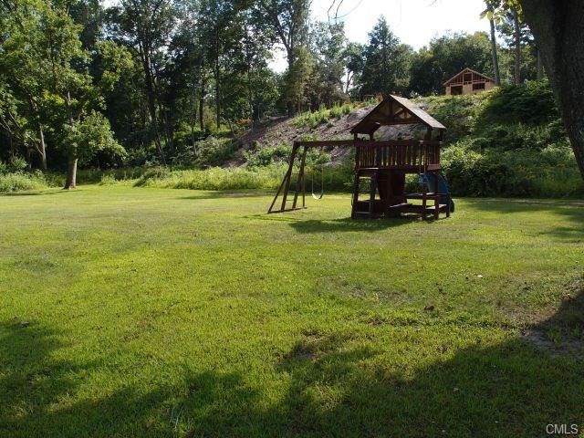 8 Shady Rest Boulevard, Newtown, CT 06482