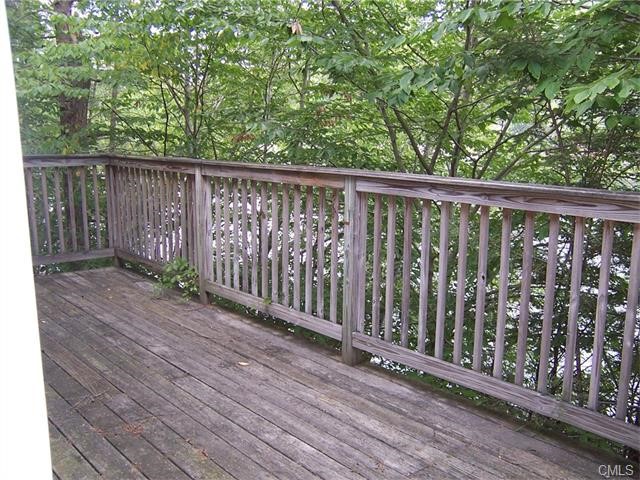167 Lakeview Terrace, Newtown, CT 06482