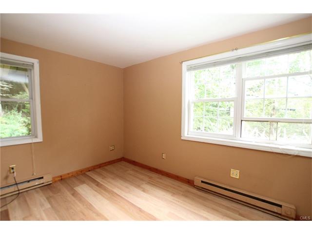74 Lakeview Terrace, Newtown, CT 06482