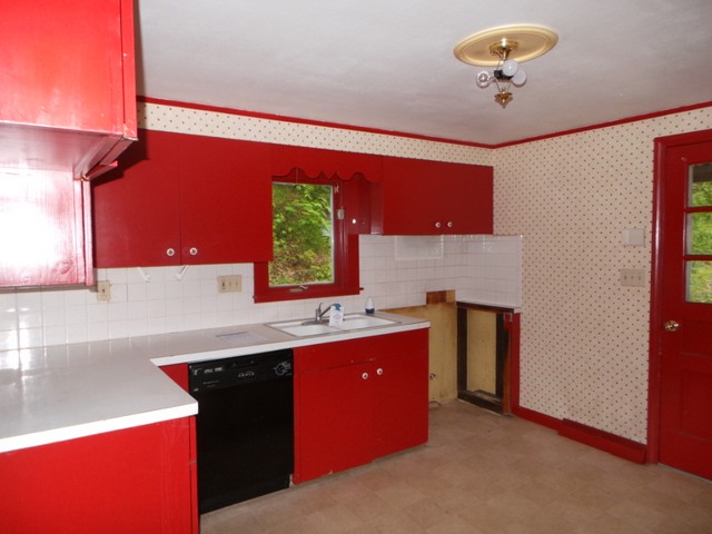 18 Lake DrSandy Hook, CT, 06482Fairfield County