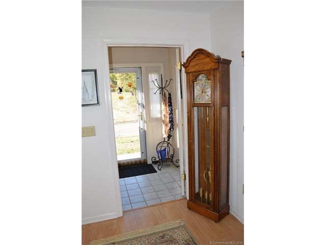2Daisy Dr #D, Seymour, CT 06483
