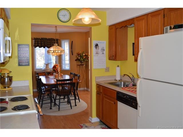 2Daisy Dr #D, Seymour, CT 06483