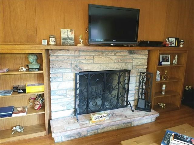 4Hotchkiss Ter, Seymour, CT 06483