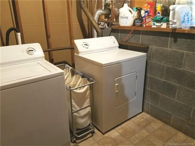 4Hotchkiss Ter, Seymour, CT 06483
