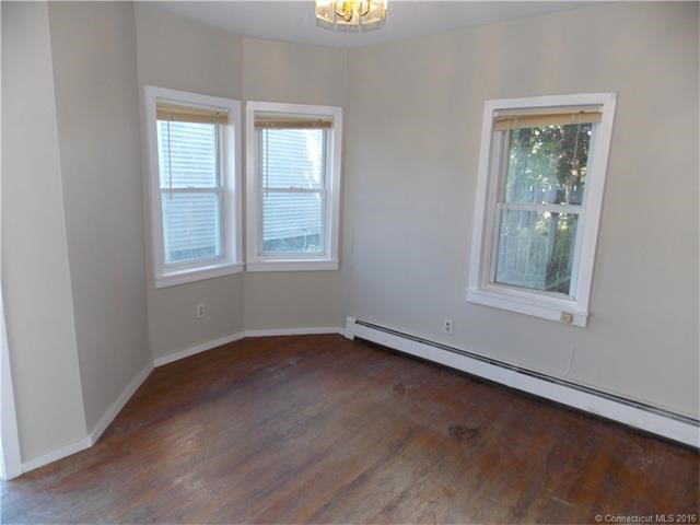 18New St, Seymour, CT 06483