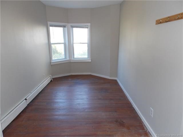 18New St, Seymour, CT 06483