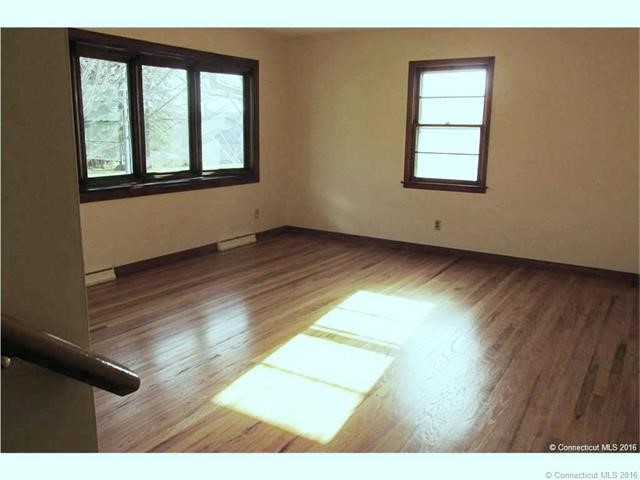 61Skokorat St, Seymour, CT 06483