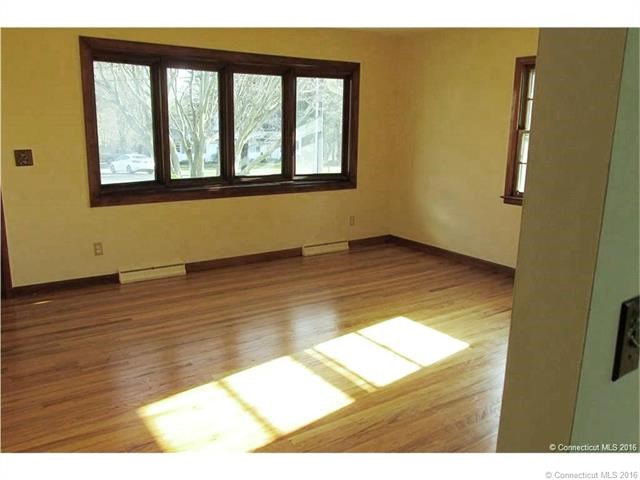 61Skokorat St, Seymour, CT 06483