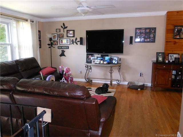 25Emma St, Seymour, CT 06483