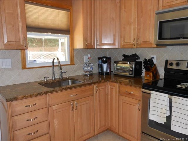 25Emma St, Seymour, CT 06483