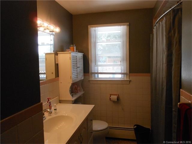 25Emma St, Seymour, CT 06483