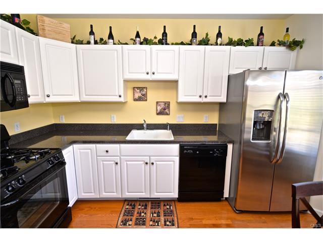 33 Great Oak Ridge Way, Seymour, CT 06483