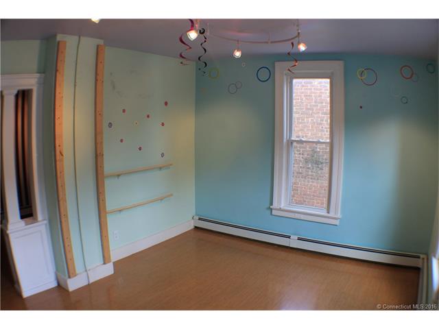 93 Center St, Shelton, CT 06484