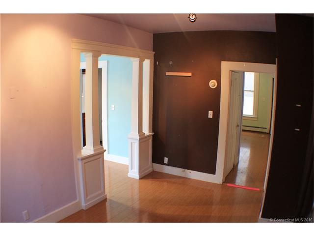 93 Center St, Shelton, CT 06484