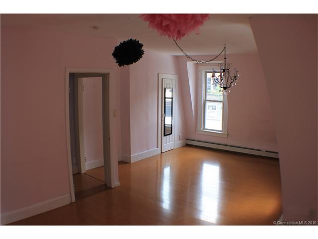 93 Center St, Shelton, CT 06484