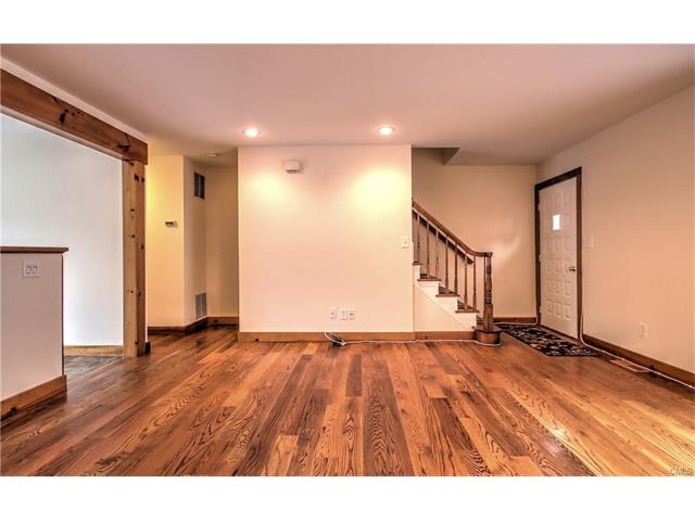 11 Pine Hill Village, Shelton, CT 06484