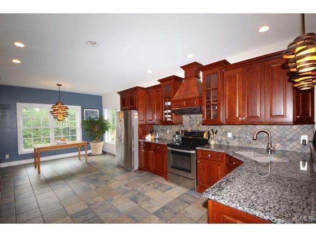 3 Housatonic Rise, Shelton, CT 06484