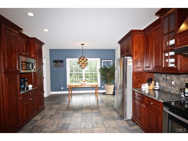 3 Housatonic Rise, Shelton, CT 06484
