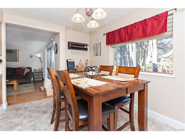 132 Country Place, Shelton, CT 06484