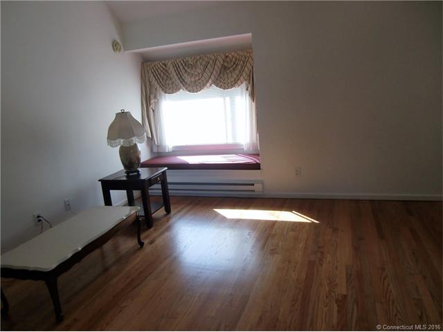 696 Heritage Vlg, Southbury, CT 06488