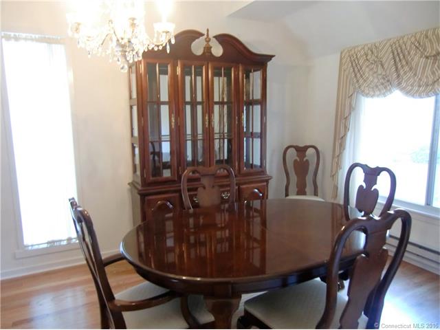 696 Heritage Vlg, Southbury, CT 06488